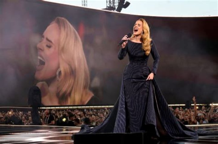Adele's body measurements, height, weight, age.