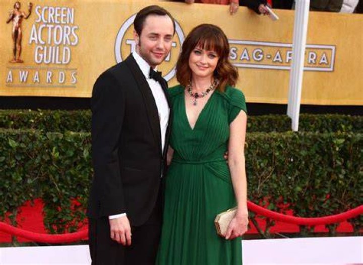 Alexis Bledel&rsquo;s Family Parents, Siblings, Husband, Kids BHW