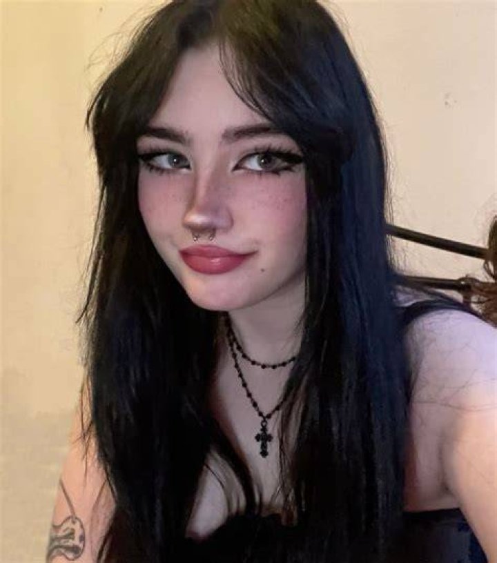 Alt girl taking big loads r/FacialFun