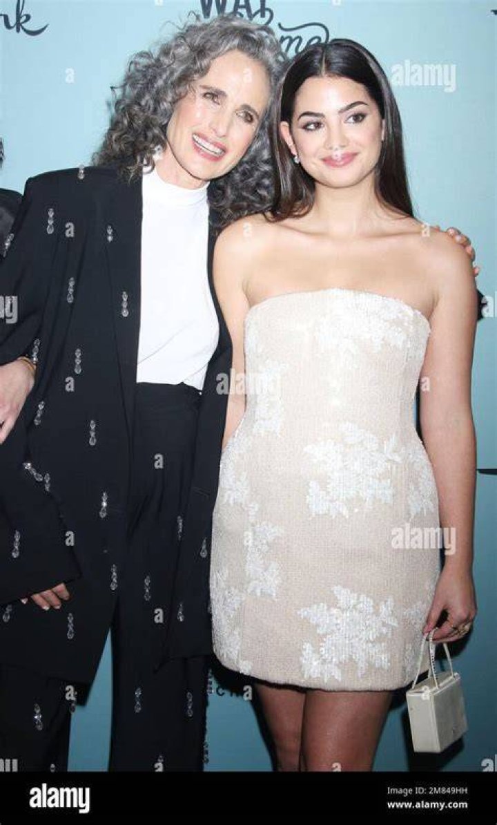Andie MacDowell and Sadie LaflammeSnow Stock Photo Alamy