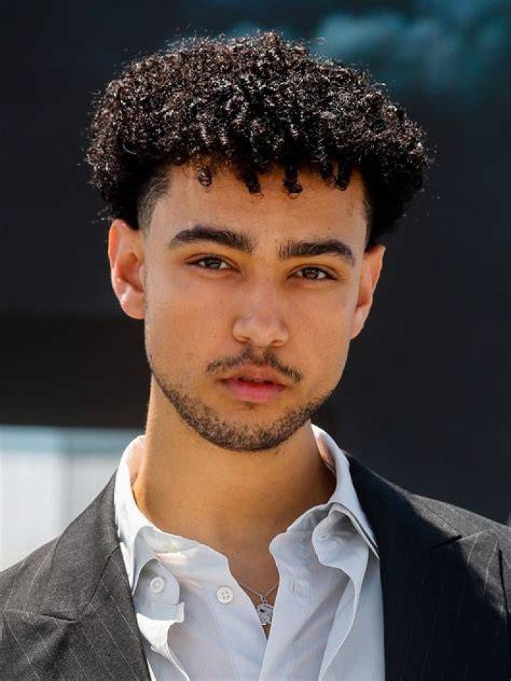 Archie Madekwe Sa biographie AlloCiné