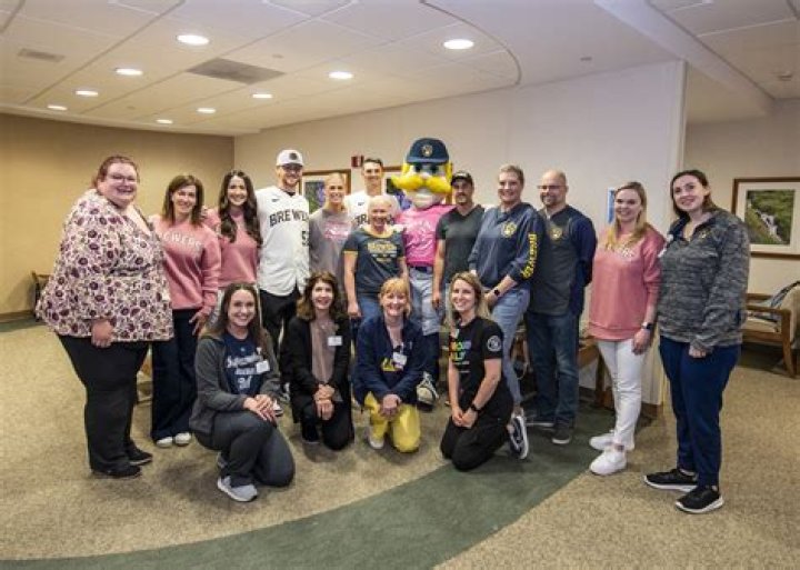 Brewers help raise breast cancer awareness in visit to Aurora patients