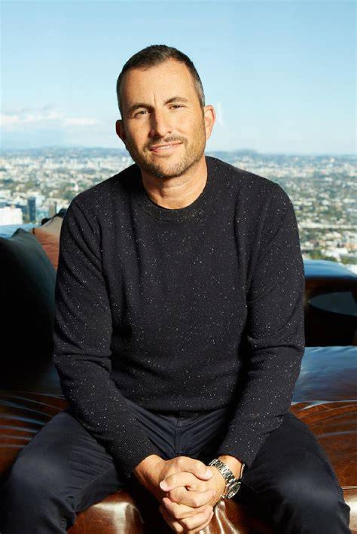 Does Zach Goldsmith, the 62yearold owner of Beverly Hills, have a