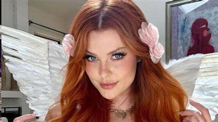 Elly Clutch Unveiling the Life of the Sensational Social Media Star