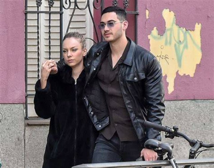 Ester Exp&oacute;sito y Alejandro Speitzer son &ldquo;Instagram Official&rdquo; con nueva