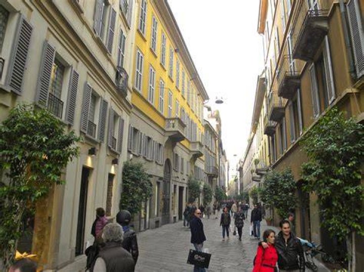 FileVia della Spiga, Milan.jpg Wikimedia Commons
