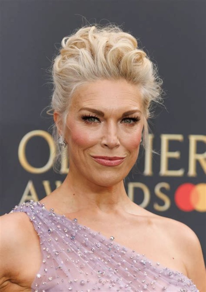 Hannah Waddingham Age, Net Worth, Boyfriend, Family, Height and