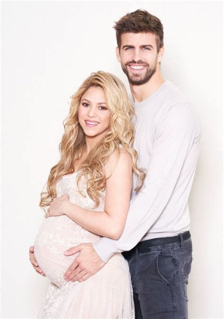 Heavily Pregnant Shakira & Boyfriend Gerard Pique Spend Holiday Season