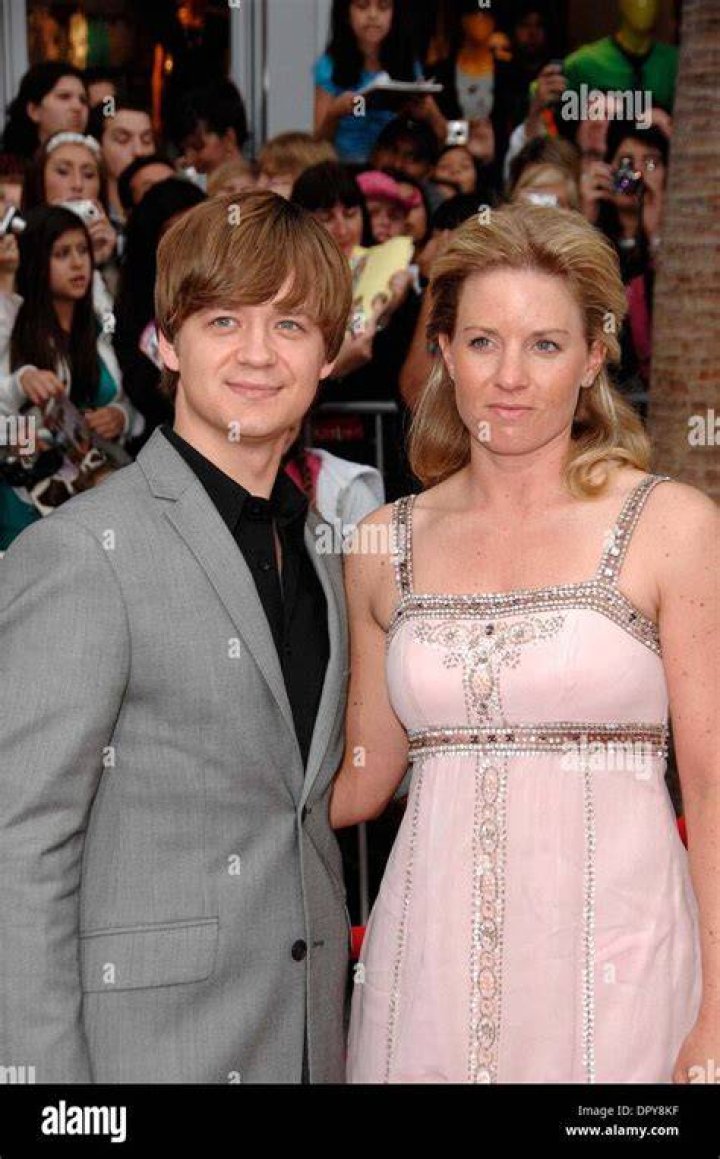 Jennifer Earles Biography Facts about Jason Earles's ExWife. Eceleb