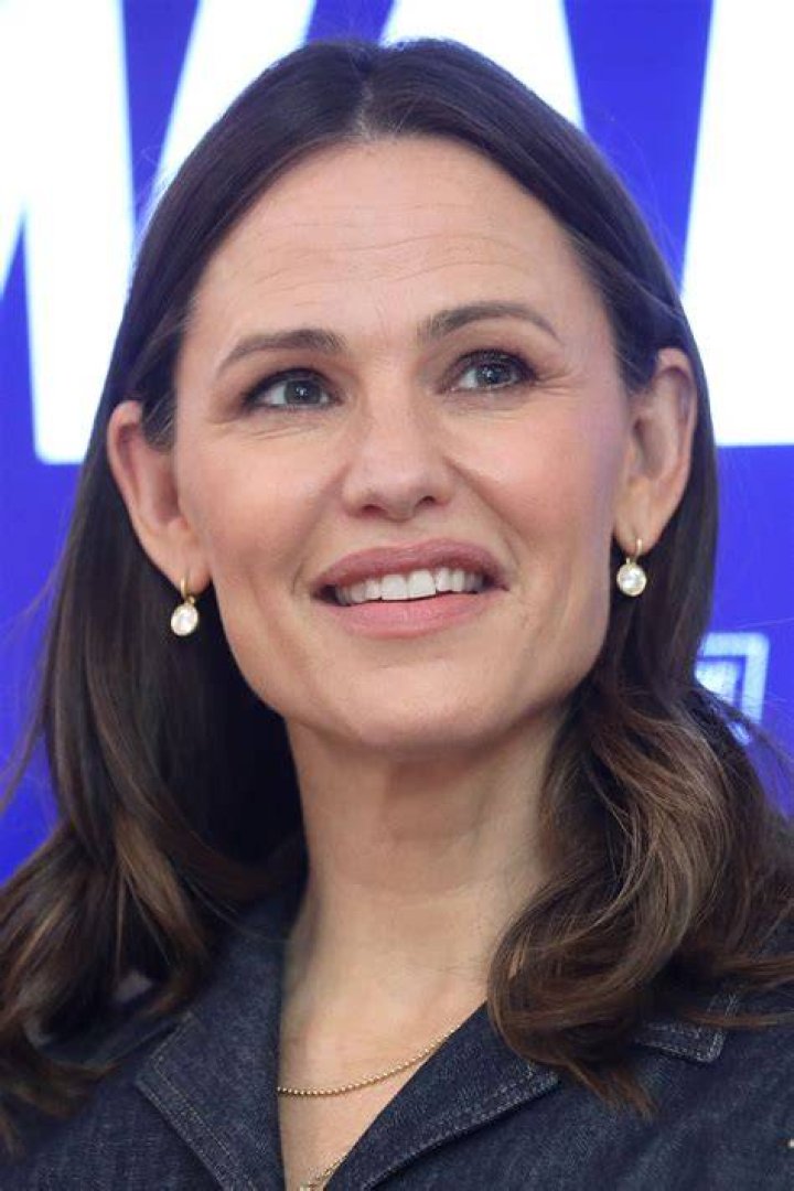Jennifer Garner Was Made For This Sparkly, Strapless Maxidress