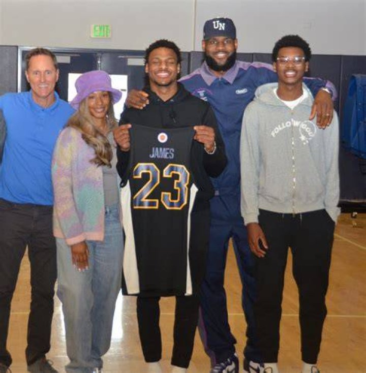 JUJU WATKINS VISITED BRONNY AND KING JAMES AT THEIR HOUSE YouTube