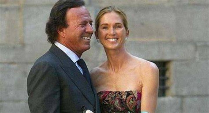 Julio Iglesias, Miranda Rijnsburger & their 5 children Enrique Iglesias