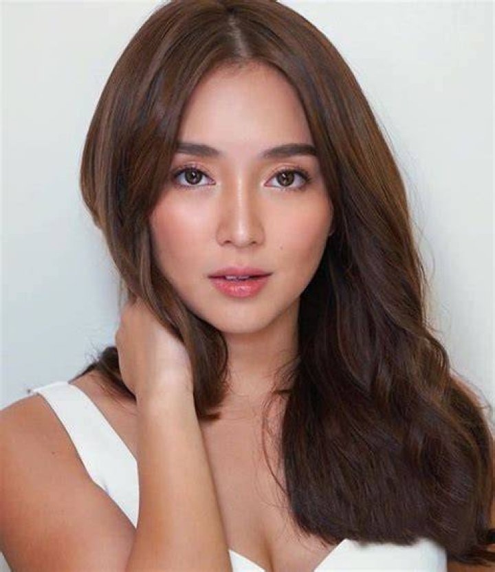 KATHRYN BERNARDO'S SISTER CHRYSLER BERNARDO NAG REACT SA POST NI