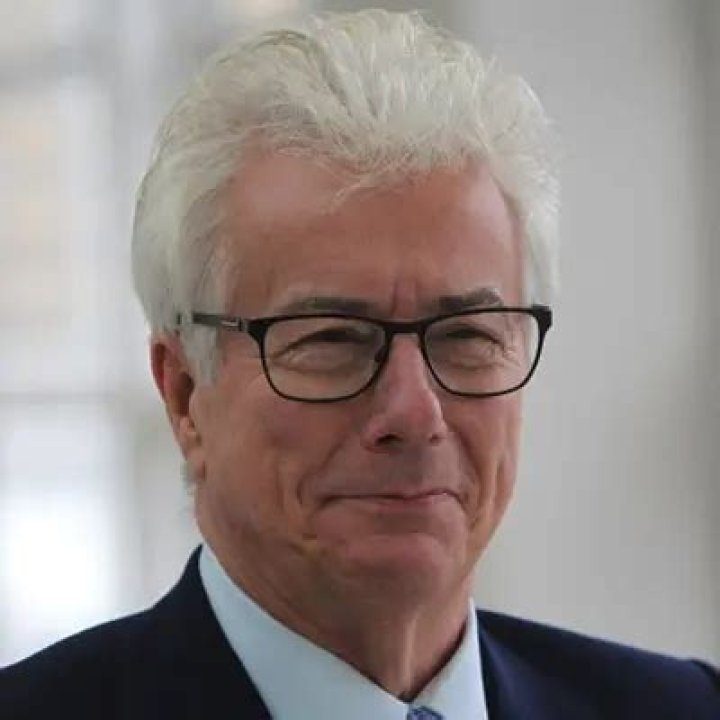 Ken Follett Net Worth 2023 Wiki, Age, Height, Weight PBC