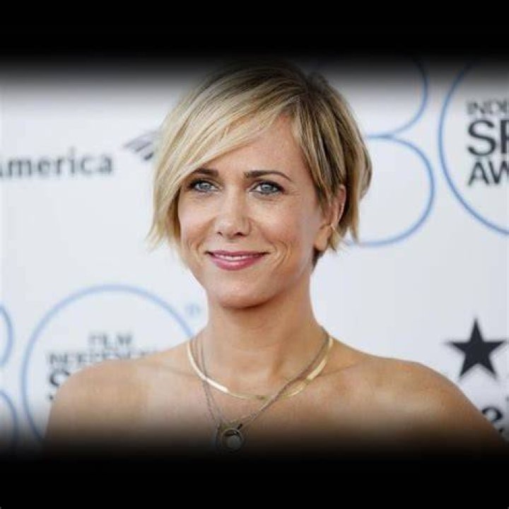 Kristen Wiig Age, Bio, Birthday, Family, Net Worth National Today