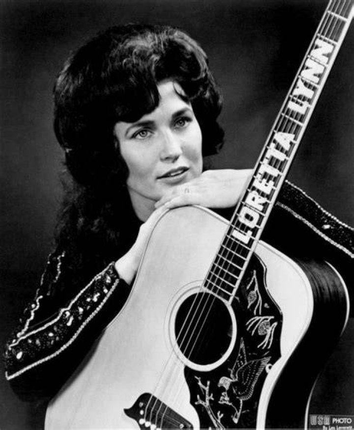 Loretta Lynn's Daughters, The Lynns, Give A Fiery Performance Of Their Hit Song 'Woman To Woman'