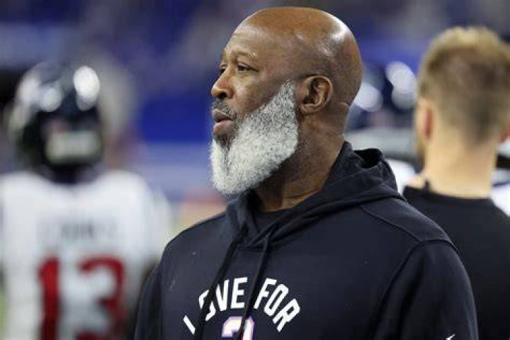 Lovie Smith interviews for Texans head coach, per reports