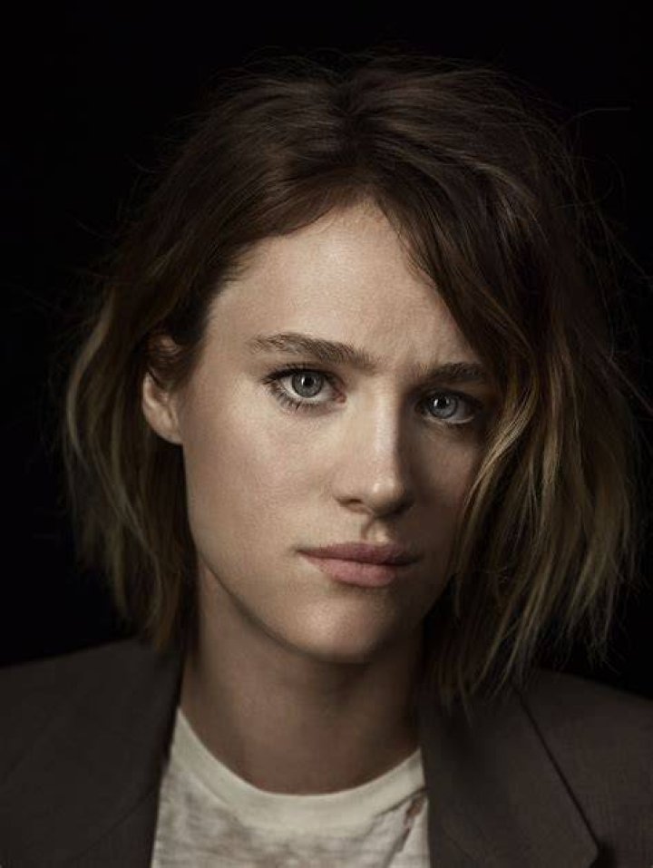 mackenzie davis is my WIFE에 있는 winter님의 핀