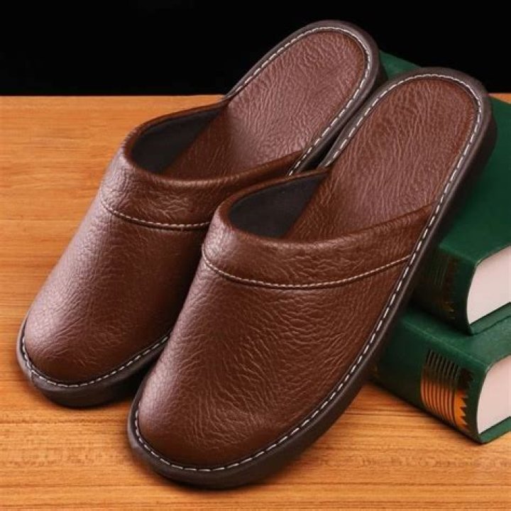 Man slippers. I fully endorse this notion. Funny images, Hilarious