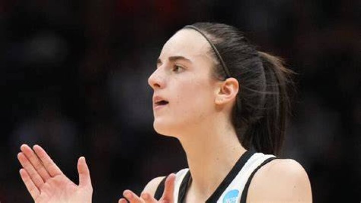 NBA legend praises Iowa's Clark with bold claim Yardbarker