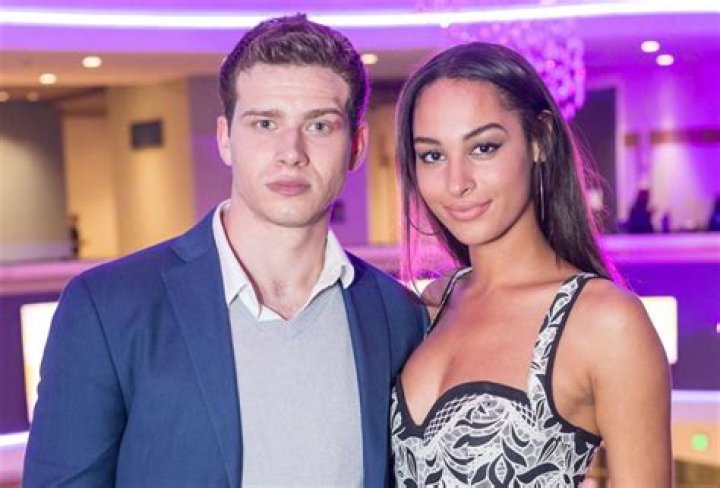 Novia de Oliver Stark &iquest;Qui&eacute;n es el actor que se reunir&aacute; en 2021? En