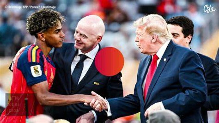Qui est Lila, la s&oelig;ur de Zinedine Zidane ? [Photos] T&eacute;l&eacute; Star