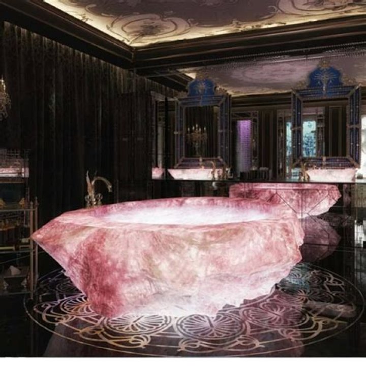 Rose quartz tub or weeping willow bath?! . (swipe for willow tub) I