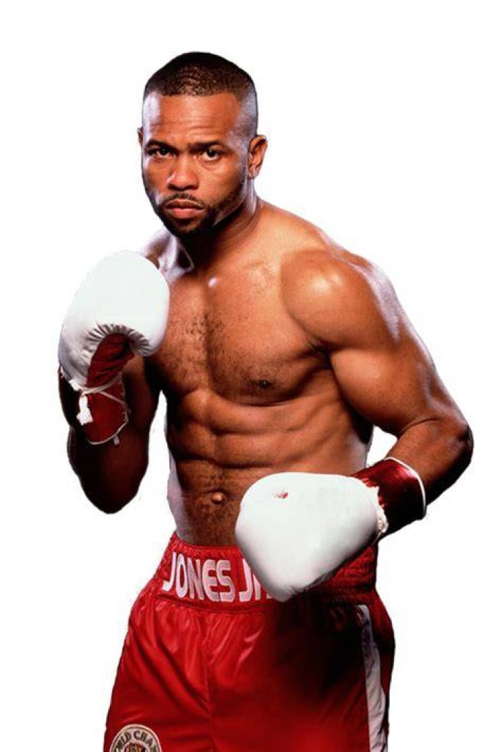 Roy Jones Jr. shines in his farewell fight, outpoints Scott Sigmon