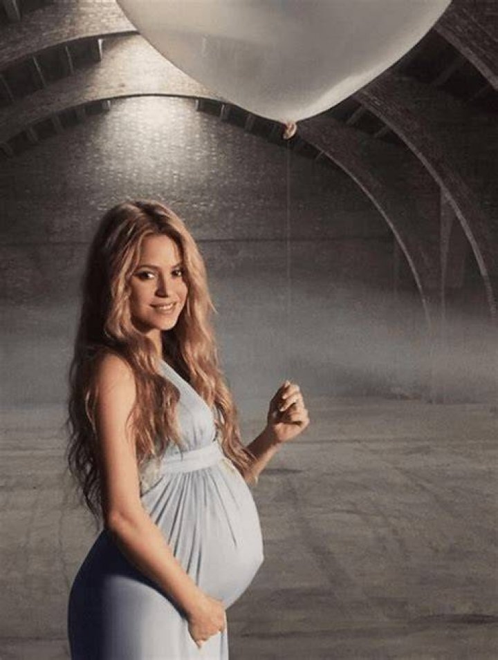 Shakira pregnant belly...... Shakira Photo (25373698) Fanpop
