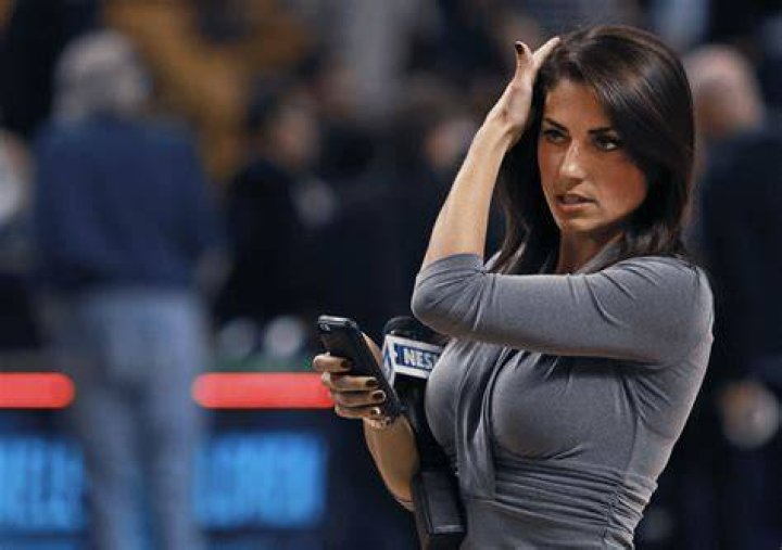 Sideline Reporter Jenny Dell Turning Heads At Penn State Tonight The
