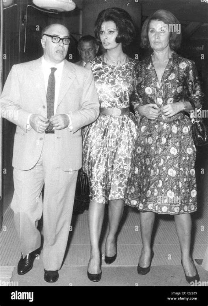 Sophia Loren with her mother, Romilda Sophia loren, Sofia loren