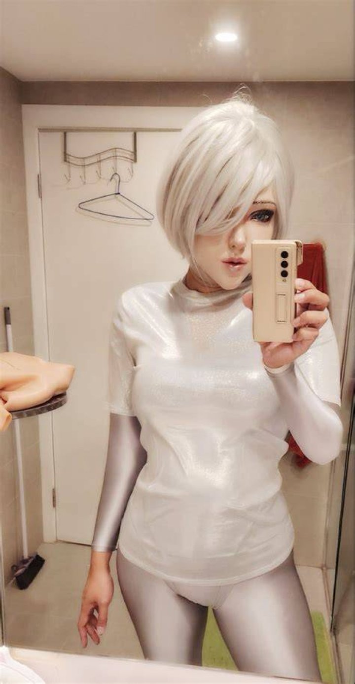 Taking facials even in cosplays 💪 Scrolller