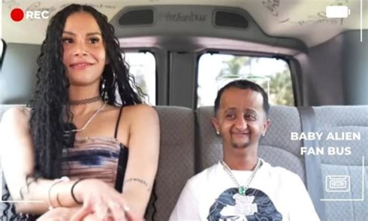 The baby alien fan bus situation gives me hope in life r/virgin
