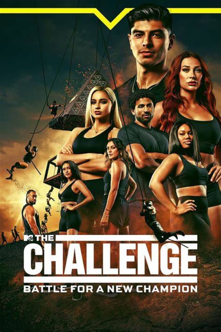 The Challenge 's Chris "CT" Tamburello Gets Cozy With Wife 7 Months