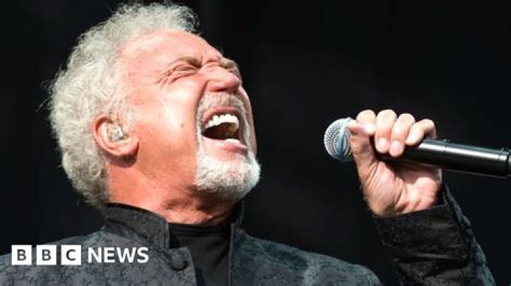 Tom Jones' illegitimate son is now a homeless busker Smooth