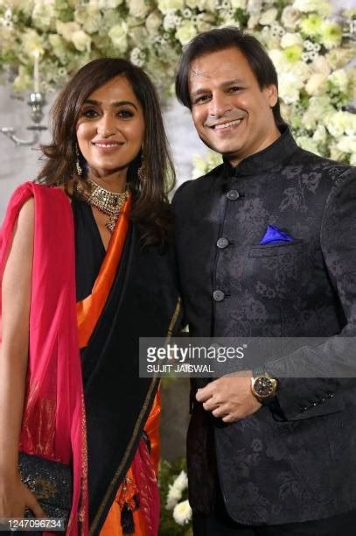 Vivek Oberoi With His Wife Priyanka on Diwali Celebration INDIAN CINEMA