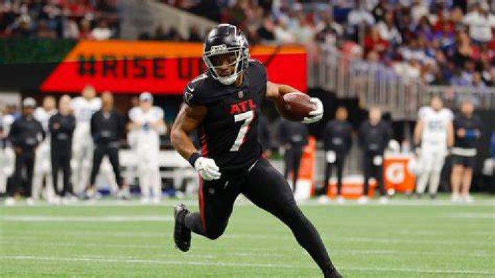 Who are Bijan Robinson's parents LaMore and Lamont Sauls?