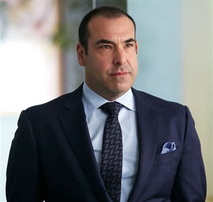 Who Plays Louis On Suits IQS Executive