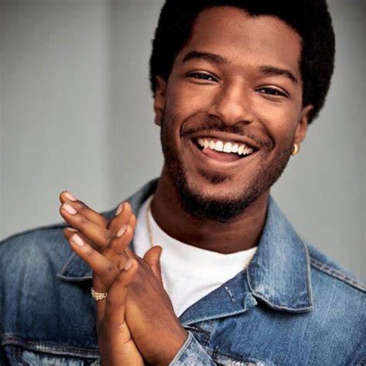 Willie Jones Rips Into Cameron Dallas He Should Be ASHAMED! Superfame
