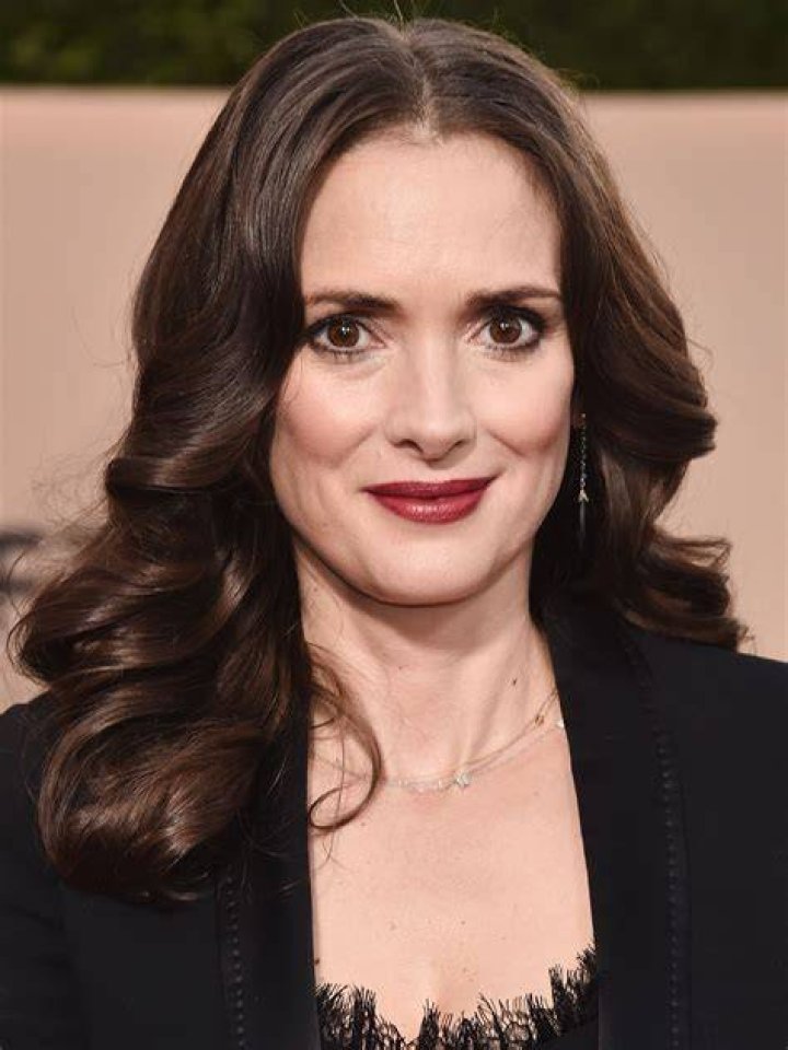 Winona Ryder Wiki 2021 Net Worth, Height, Weight, Relationship & Full